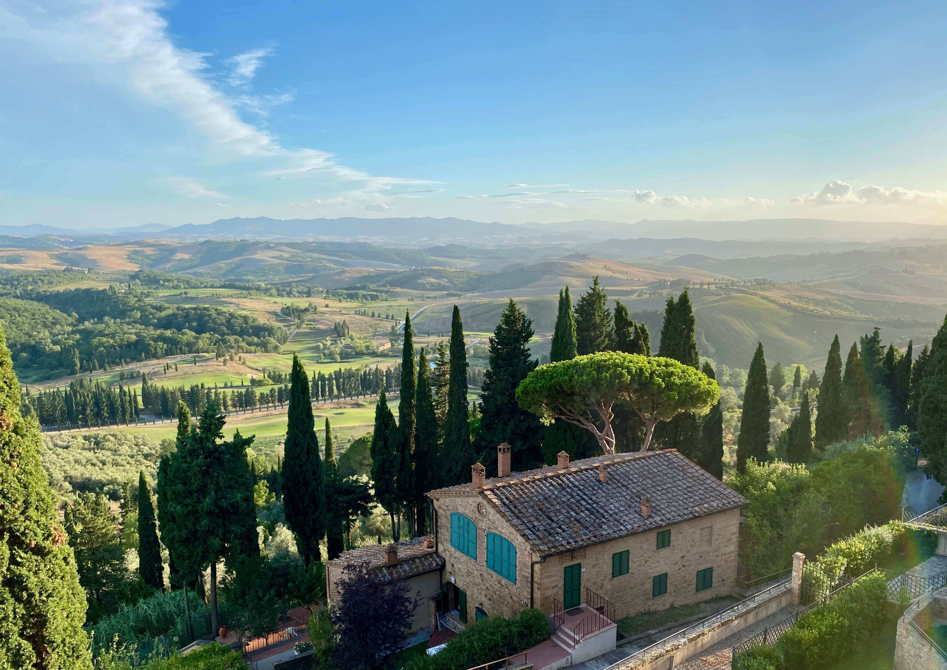 Traumhaftes Panorama der Toskana, Castelfalfi, FI, Italien