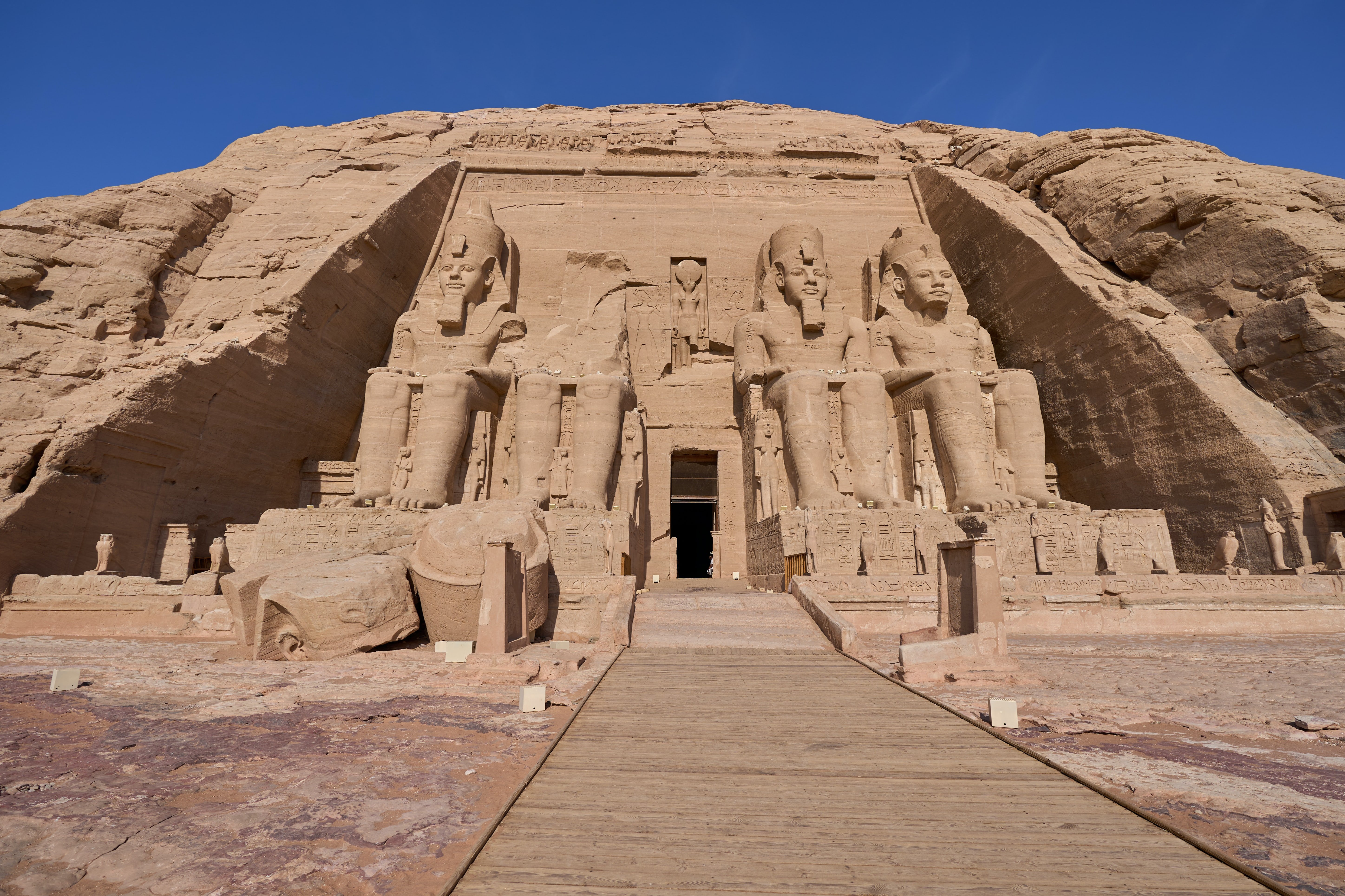 abu simbel temple travel to egypt
