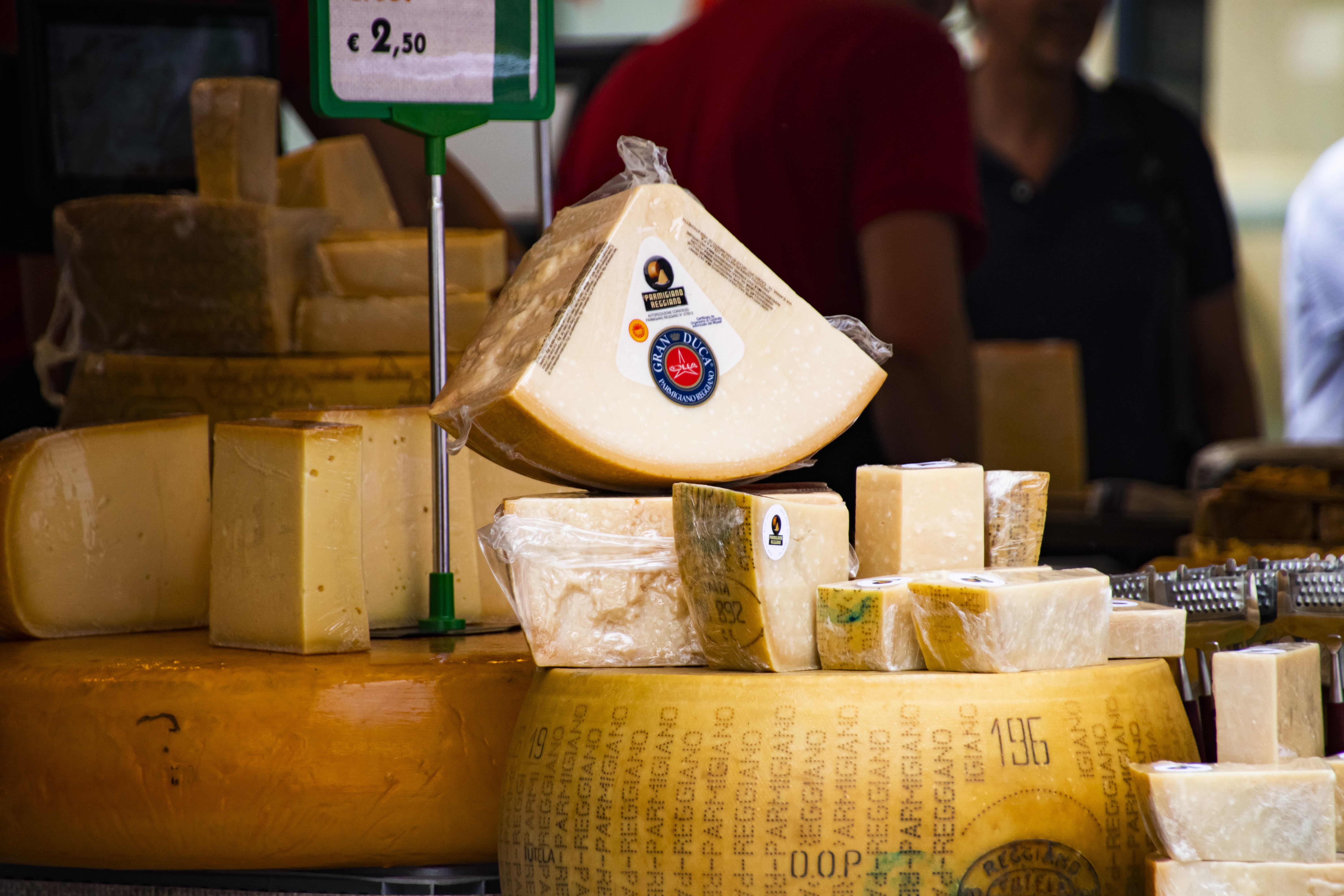 Taste and buy Gouda cheese from cheese markets of Netherlands