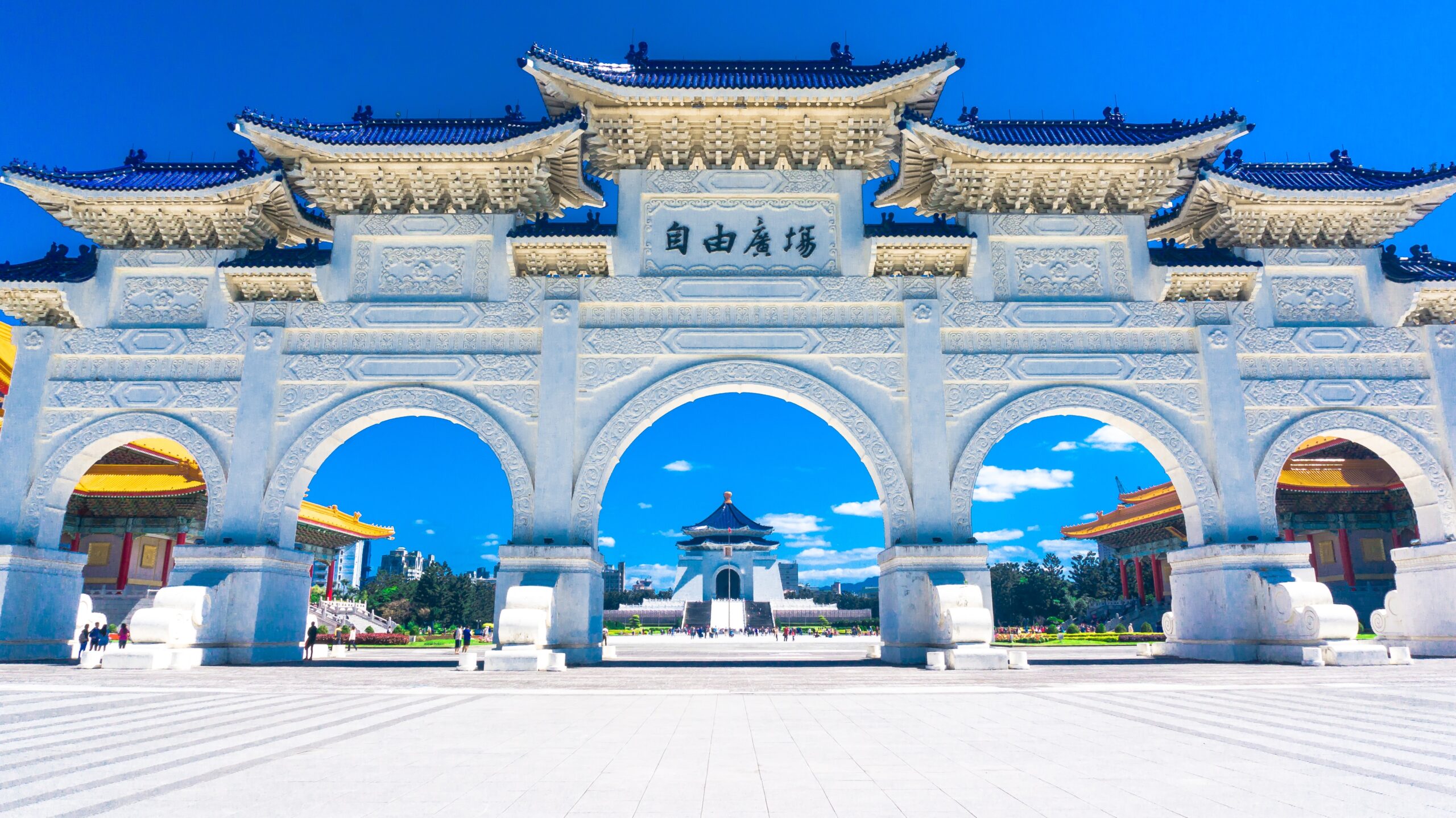 Stunning Chiang Kai-Sek Memorial Hall for your Taiwan budget travel bucket list
