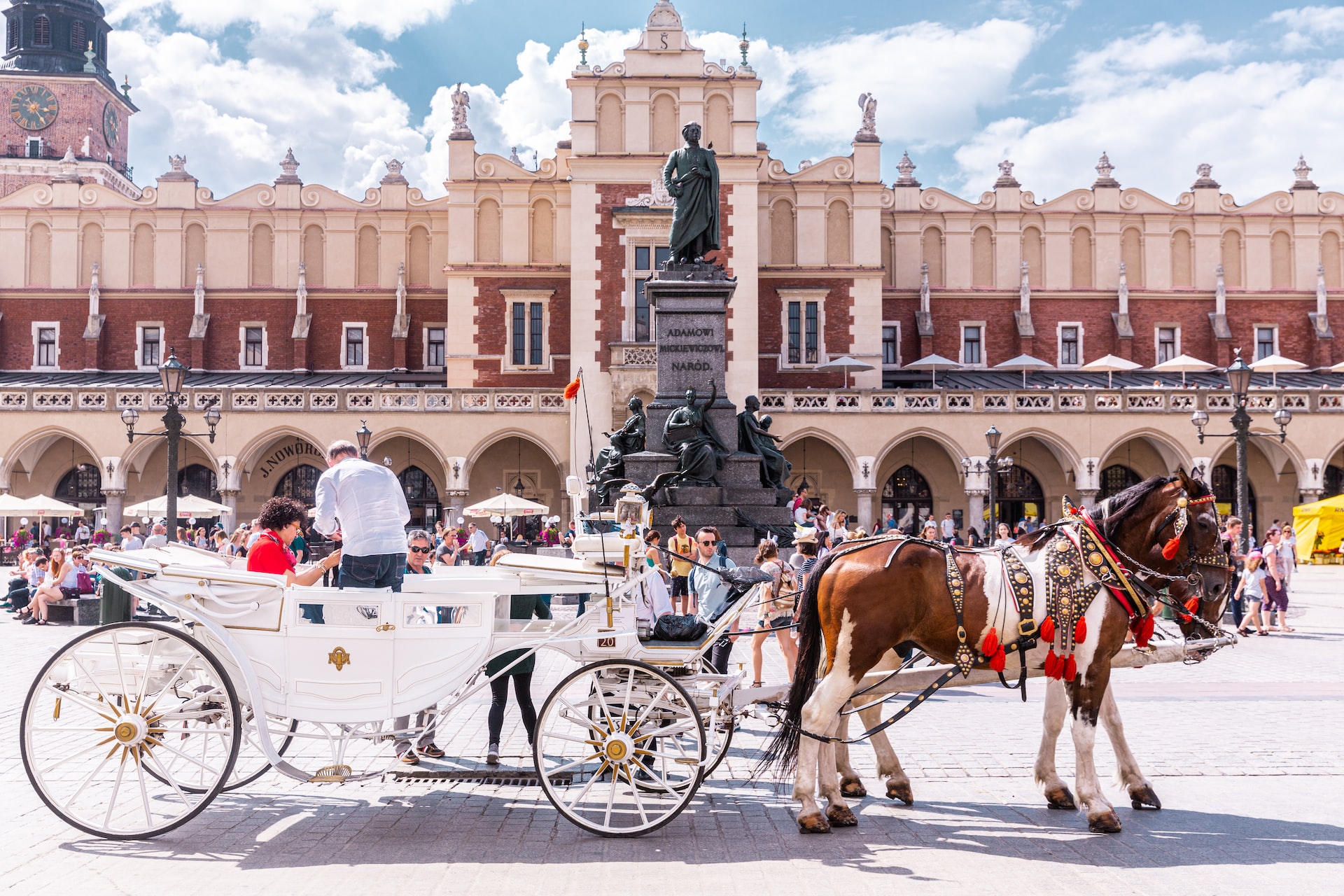 Travel the Western Europe on budget in Krakow
