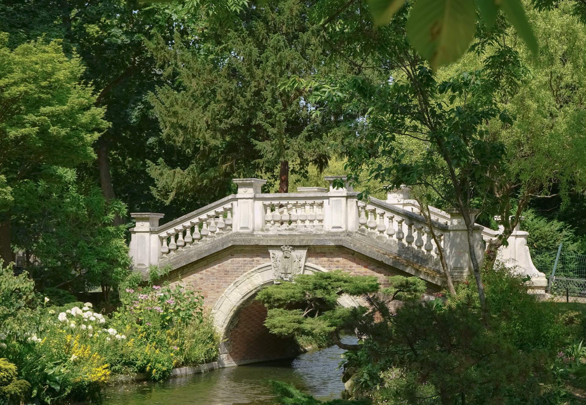 Paris hidden gems Parc Monceau