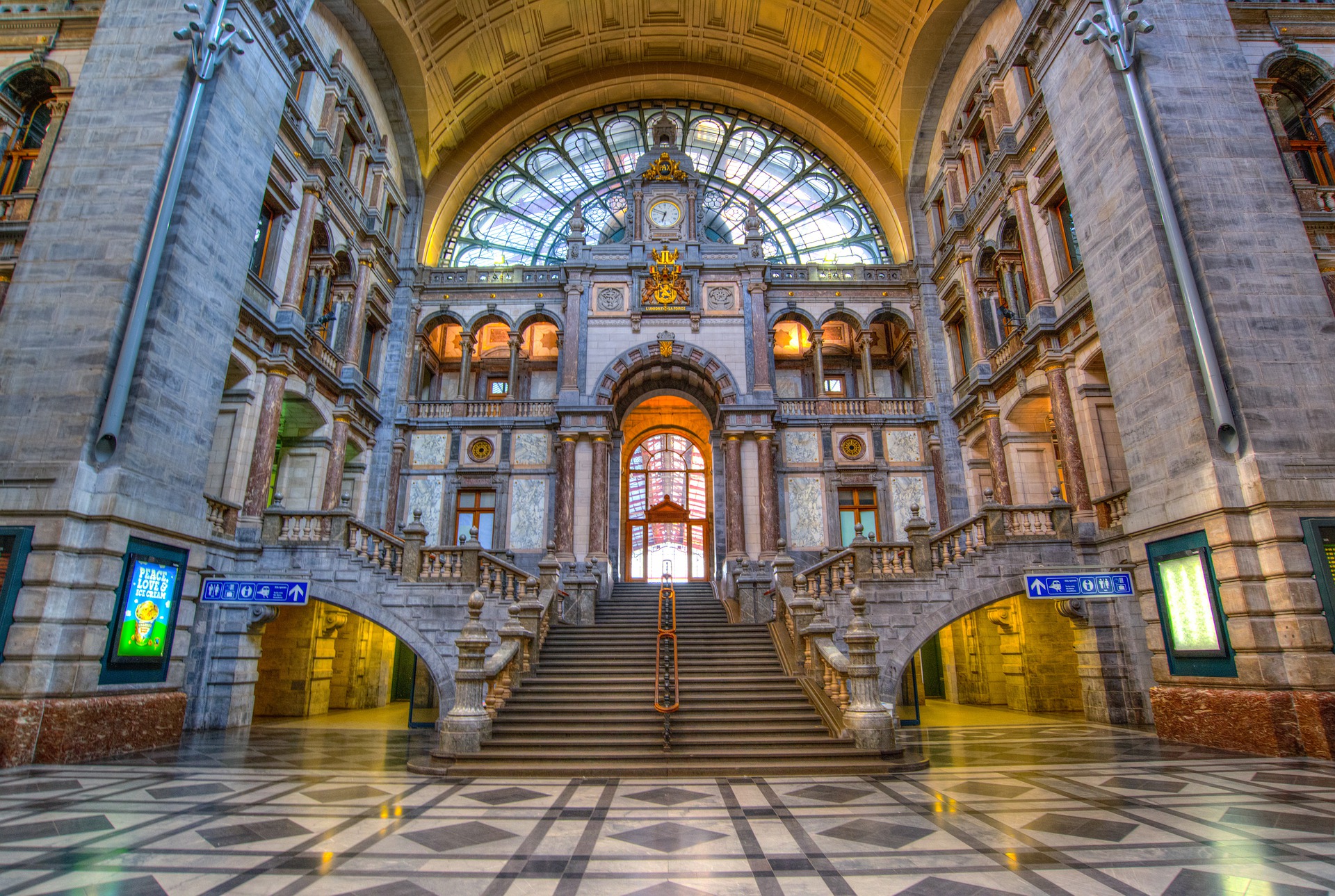 City Hall Station is one of the most fascinating hidden gems in New York
