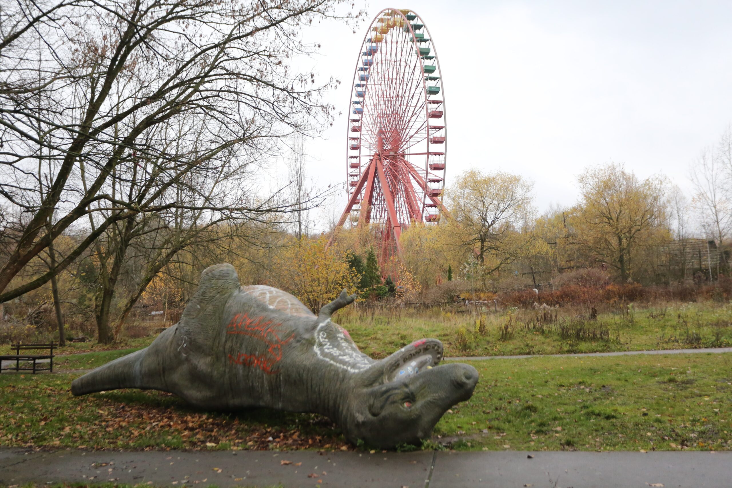 At Spreepark you'll find dinosaurs and a ferris wheel
