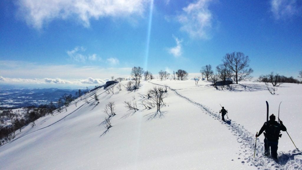Japanische Berge zu Weihnachten mit Schnee