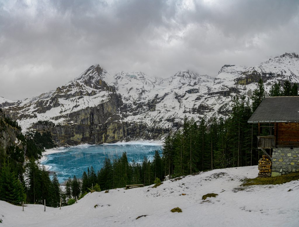 Der Oeschinensee im Kandertal ist einer der 7 schönsten Orte in der Schweiz
