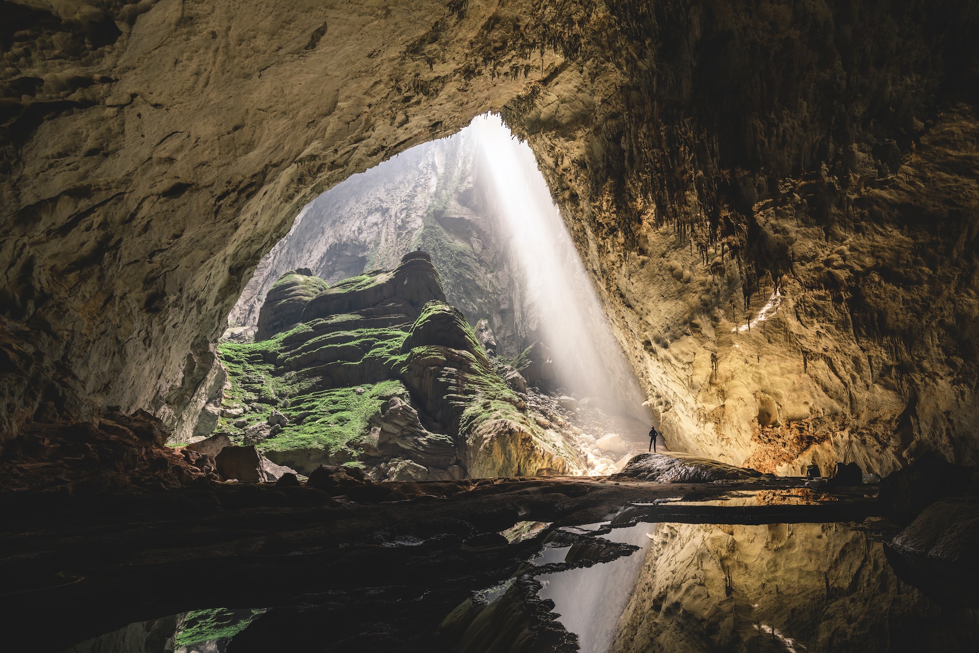 hidden gems in vietnam cave of quang binh
