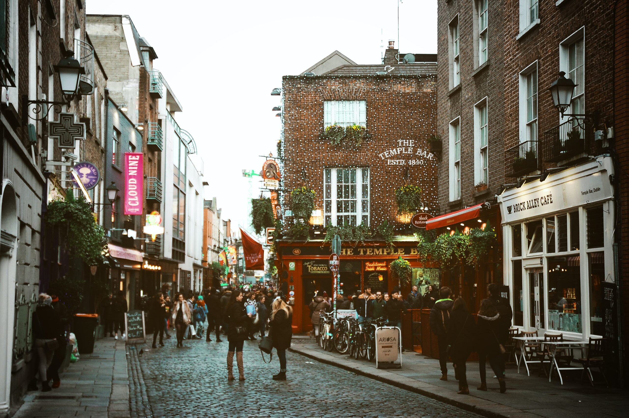 With this Ireland Travel Guide you will discover the best spots in Ireland