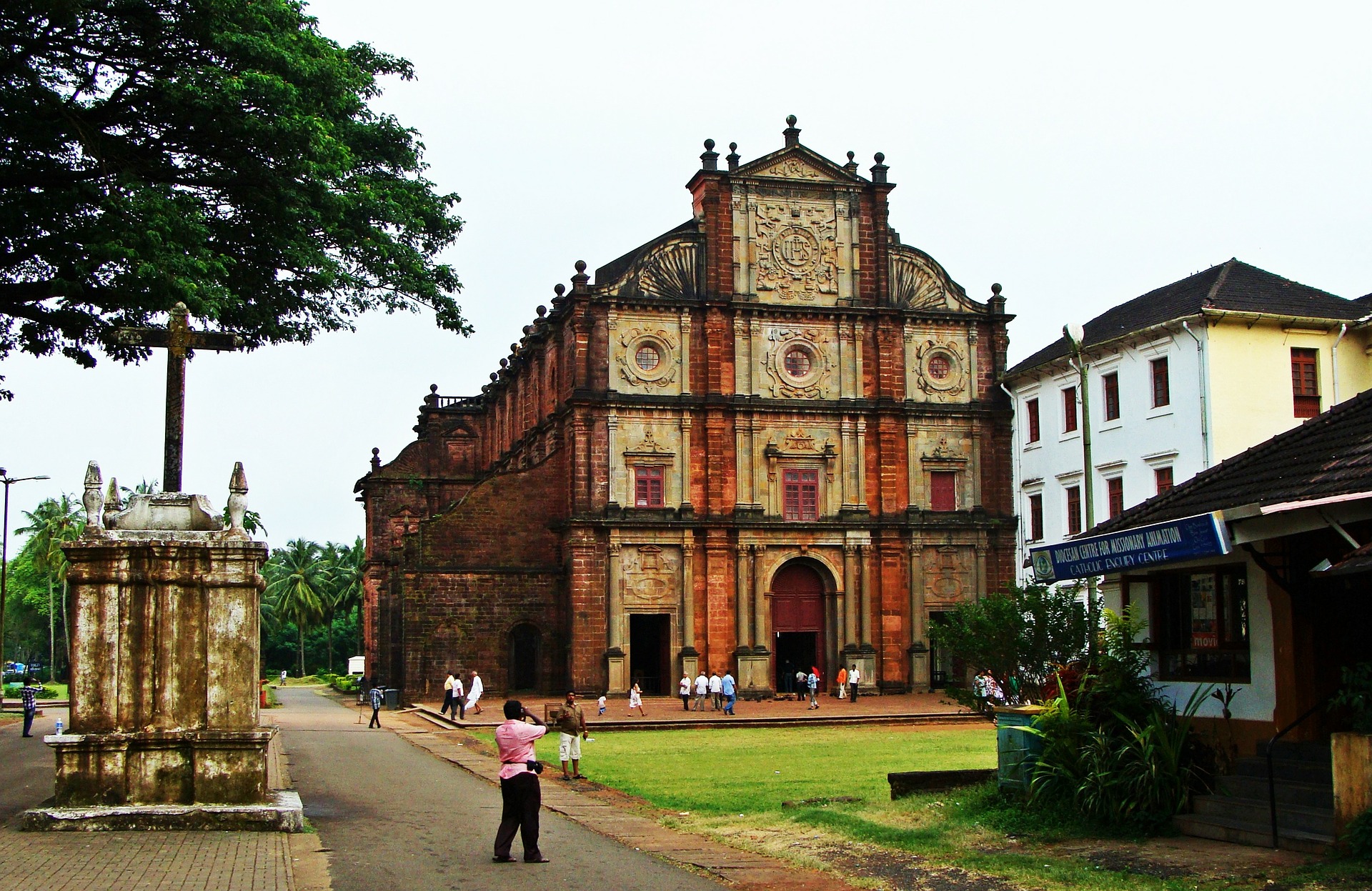 Basilica of Bom Jesus South India Travel Guide