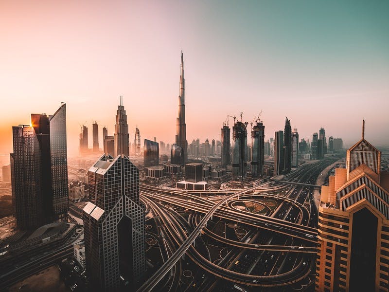 Dubai, die Perle der Arabischen Emirate fotografiert aus der Vogelperspektive, mit Blick auf die Skyline und den Burj Khalifa, das höchste Gebäude der Welt 