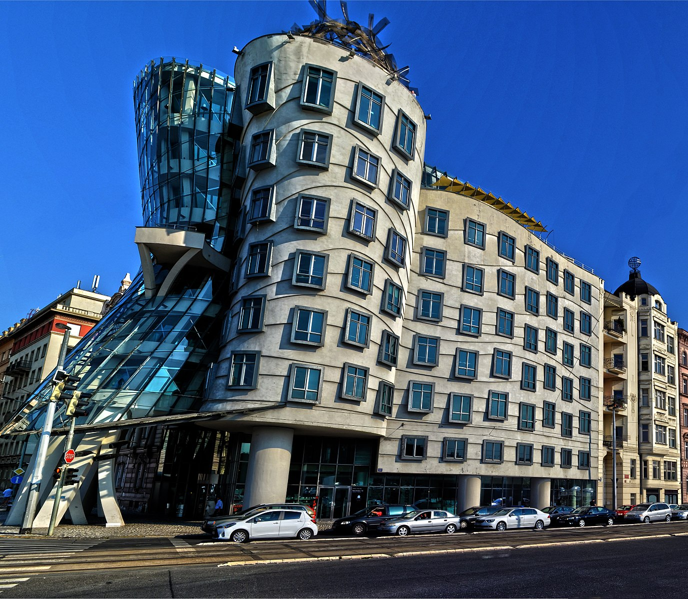 the dancing house prague