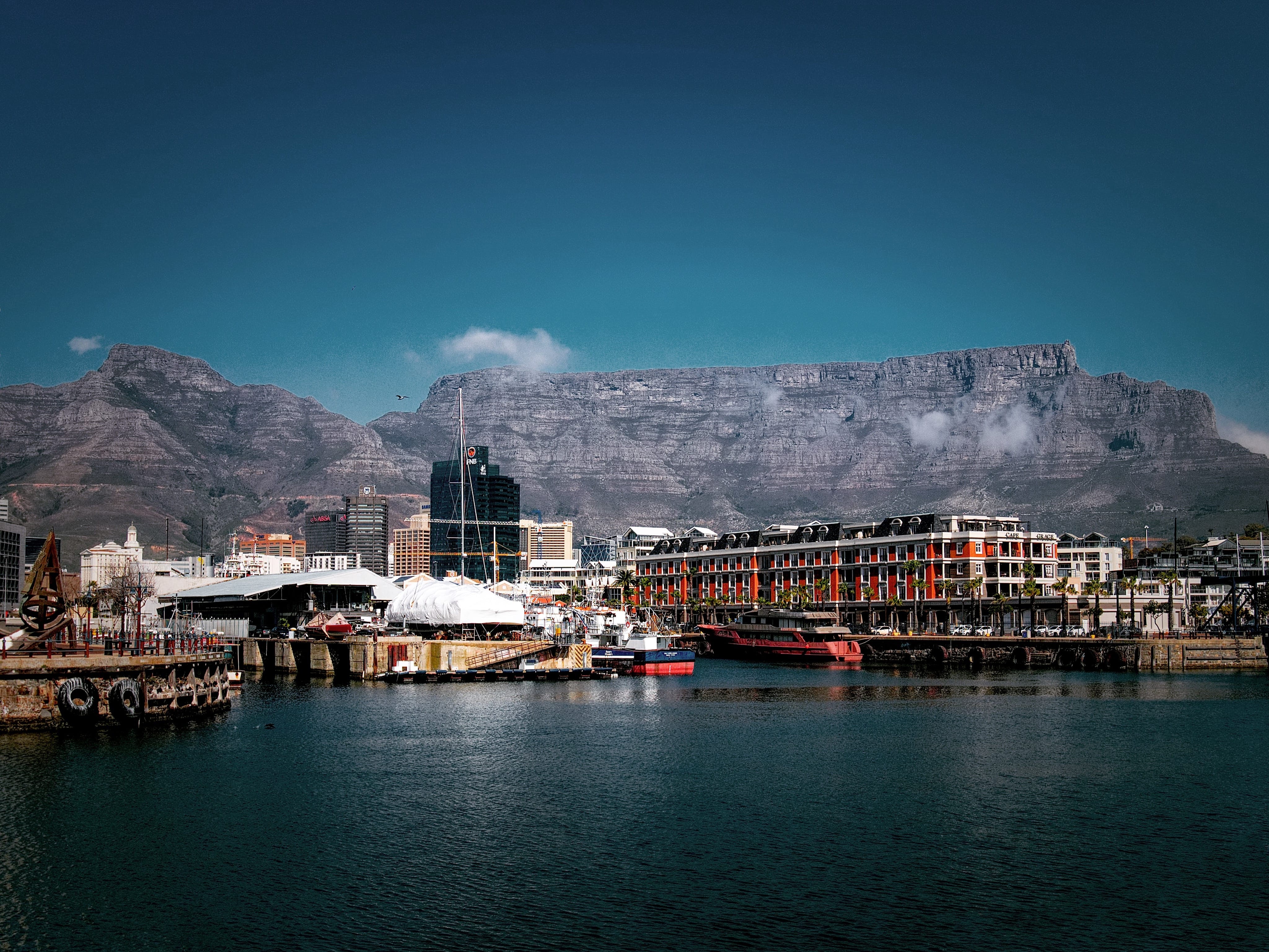 Victoria and Alfred Pier mit Blick auf den tafelberg in Kapstadt