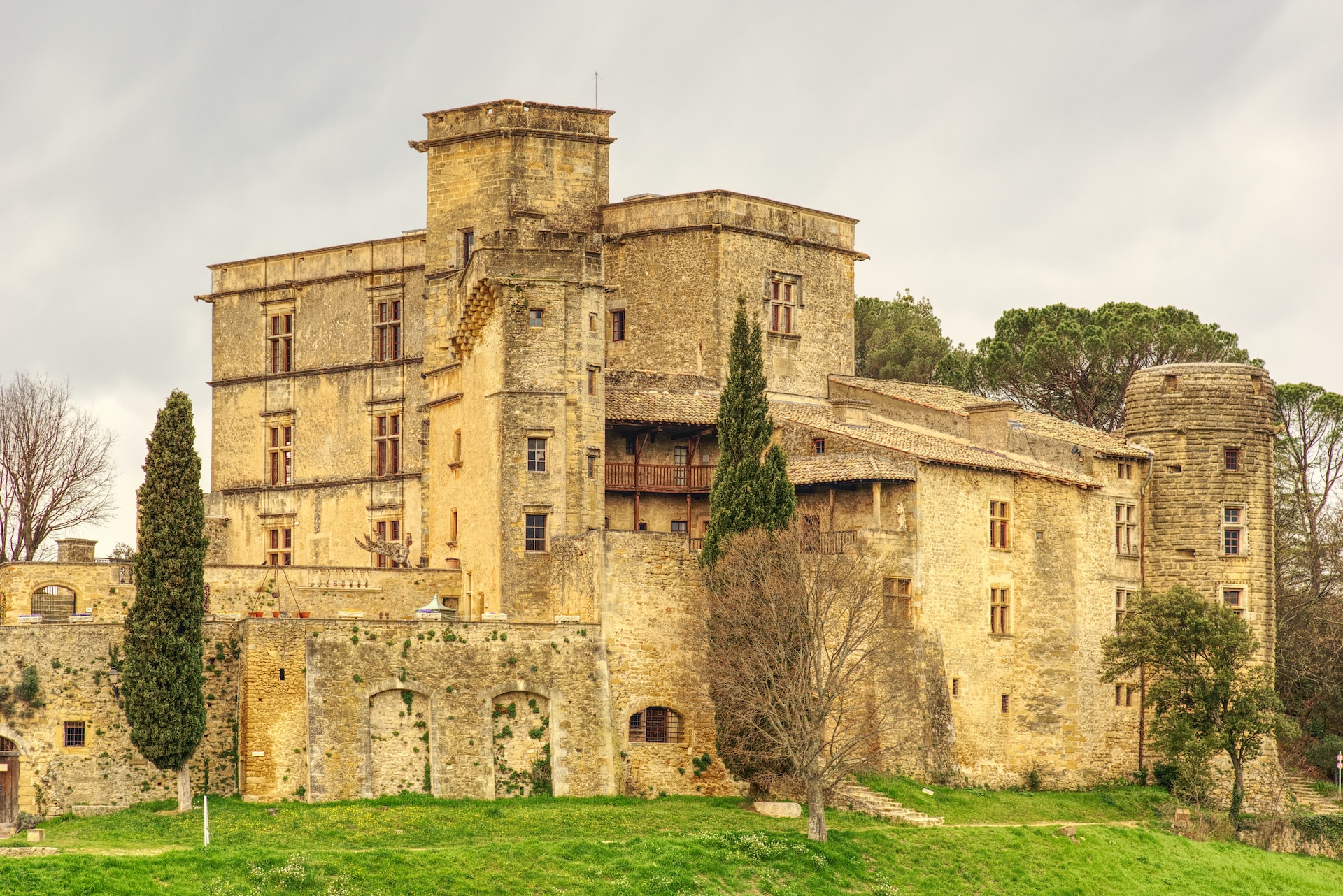 places to visit in South of France lourmarin village
