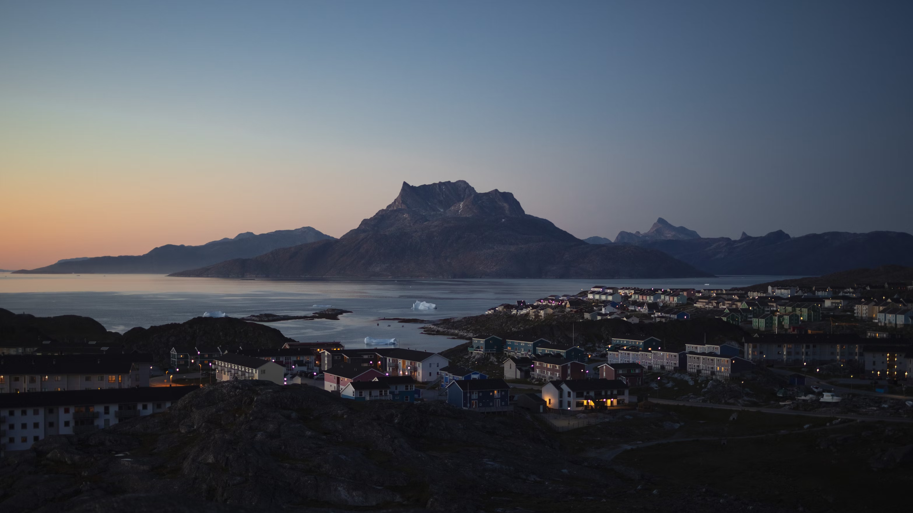 nuuk greenland where to see the midnight sun