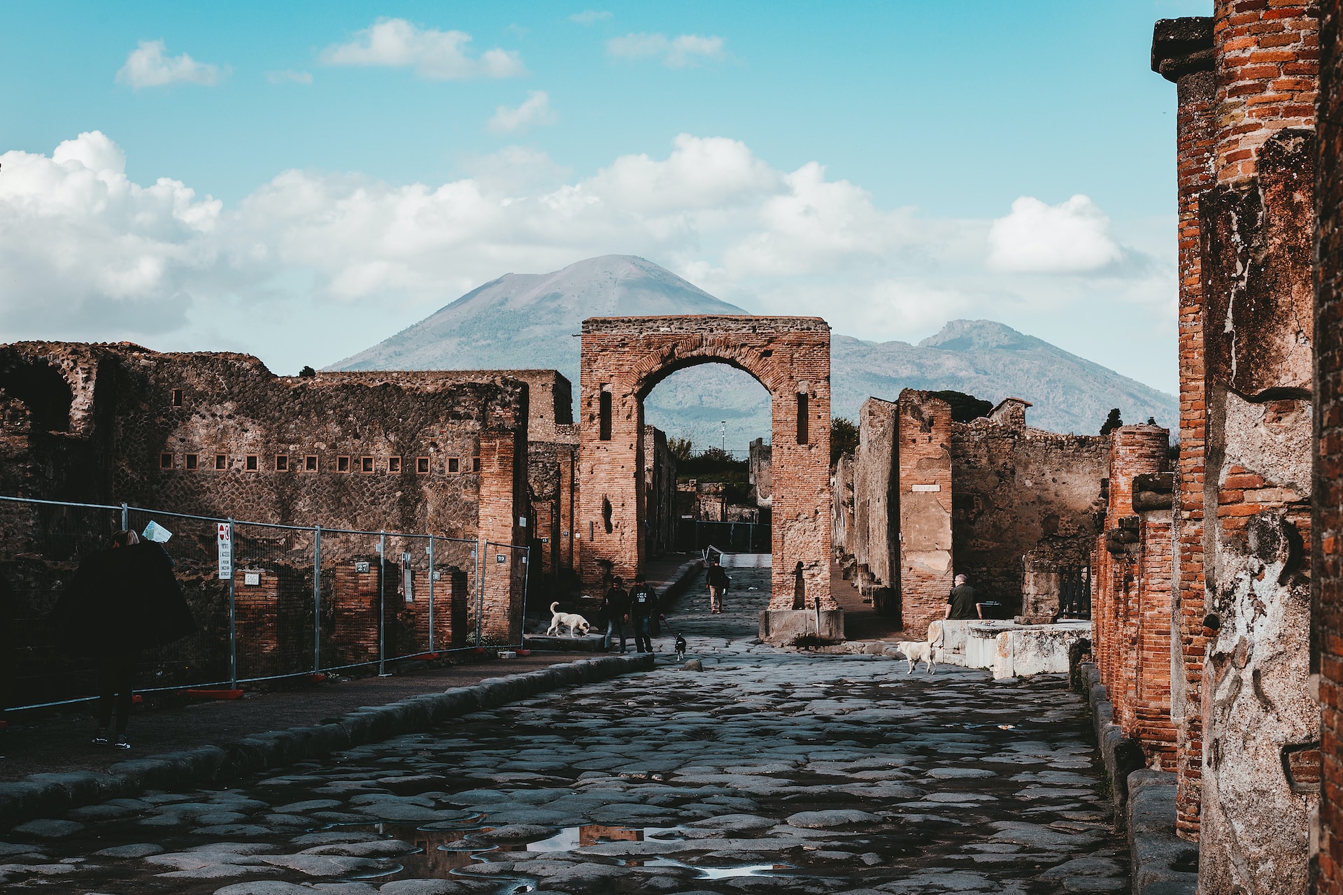 things to do in Naples visiting Pompeii
